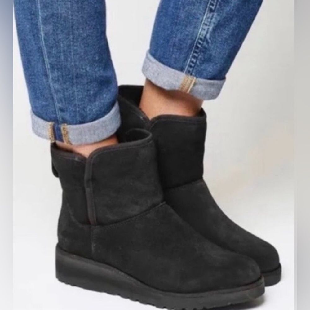 Ugg Kristin Wedge Boots •11• Black Suede Sheepskin Pull On Ankle 1012497